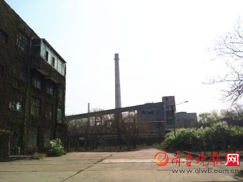 齐鲁晚报3月30日讯30日上午，历城化肥厂小区举办供暖设施成功改造庆祝大会，庆祝该小区成功加入了济南热力公司集中供暖，告别了小完美网(中国)供暖。根据济南市的要求，城区134台35吨以下的燃煤供暖完美网(中国)今冬供暖前必须淘汰升级，将不再供暖。